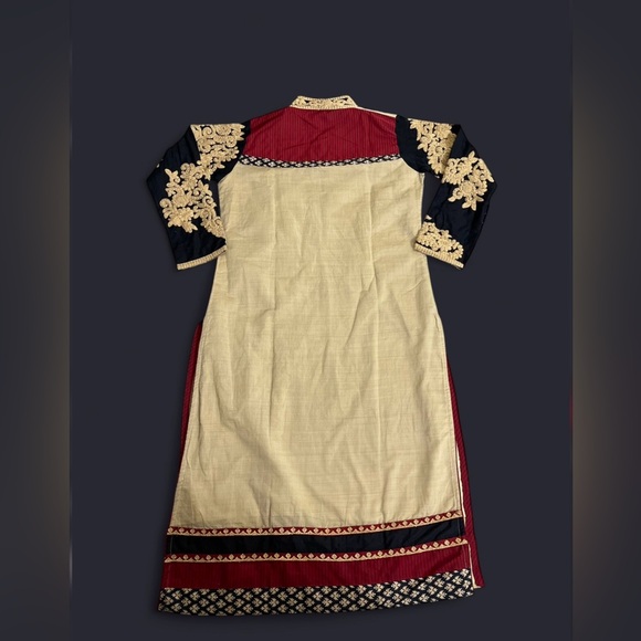 Hand Embroidered Traditional Dress - Picture 3 of 6